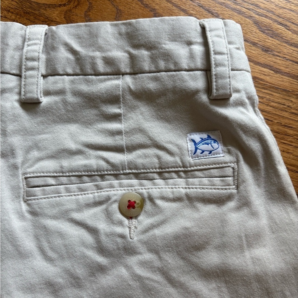 Southern Tide Men's khaki Shorts- size 28- 6.5 inch inseam - Picture 9 of 13